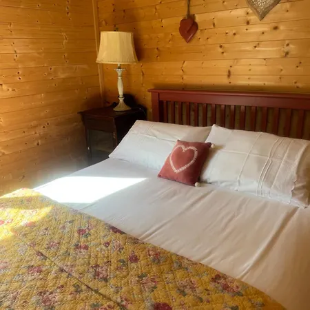 Shabby Chic Barn غالواي
